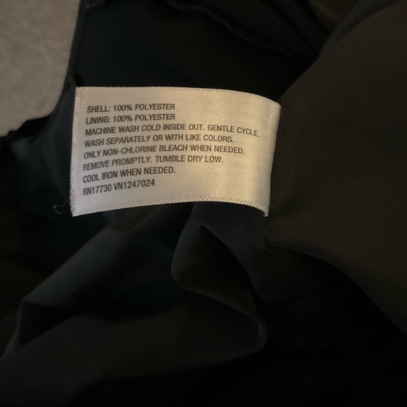 Mossimo woman’s jacket light weight graphic with pockets. Black .. Size M - Picture 6 of 9